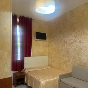 Termini Golden House , Roma Italia